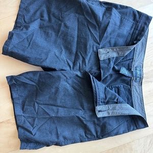 O'Neill men grey on grey plaid dress shorts, very sharp